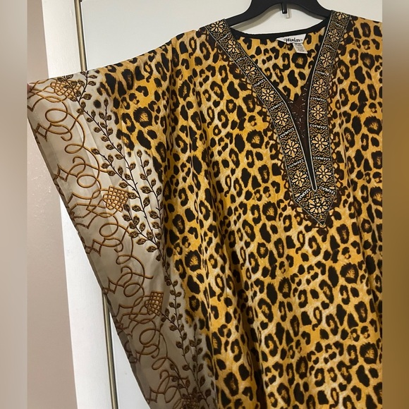 Vintage Winlar Kaftan~Gold Satin Leopard Print V-Neck Mob Wife Glam One Size - Picture 3 of 6